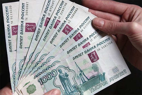 Письменное обозначение валюты выбрали сами россияне.