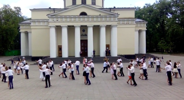 Сегодня, 5 мая, в сквере Кафедрального собора состоится флешмоб «Вальс Победы», приуроченный к 72-й годовщине Победы в ВОВ.