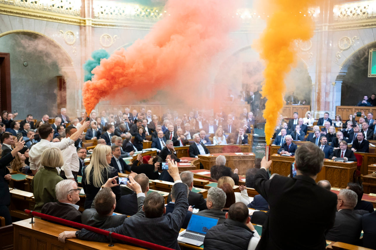 Ungaria interzice deputaților care au vrut să anuleze interdicția privind paradele LGBTQ+ accesul în Parlament.