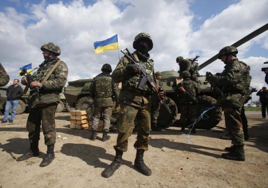 Serviciile de securitate ucrainene au declanşat de 48 de ore operaţiuni "antiteroriste" de anvergură în Slaviansk, un bastion al insurgenţilor proruşi.