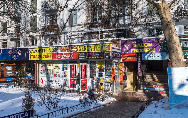 Градостроительный совет Кишинева никогда (!) не обсуждал эстетическую проблему столичных вывесок и наружной рекламы. 
