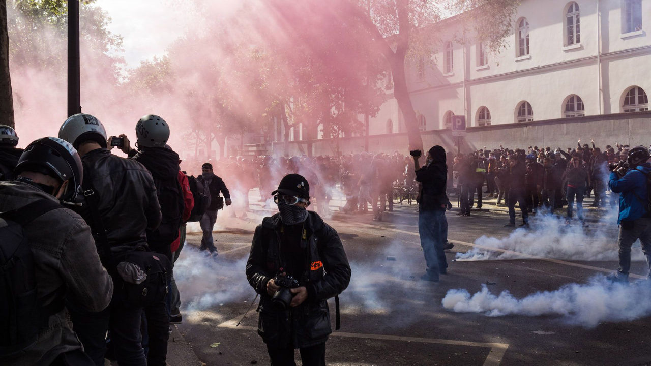 Стало известно о пострадавших на акции протеста в Париже.