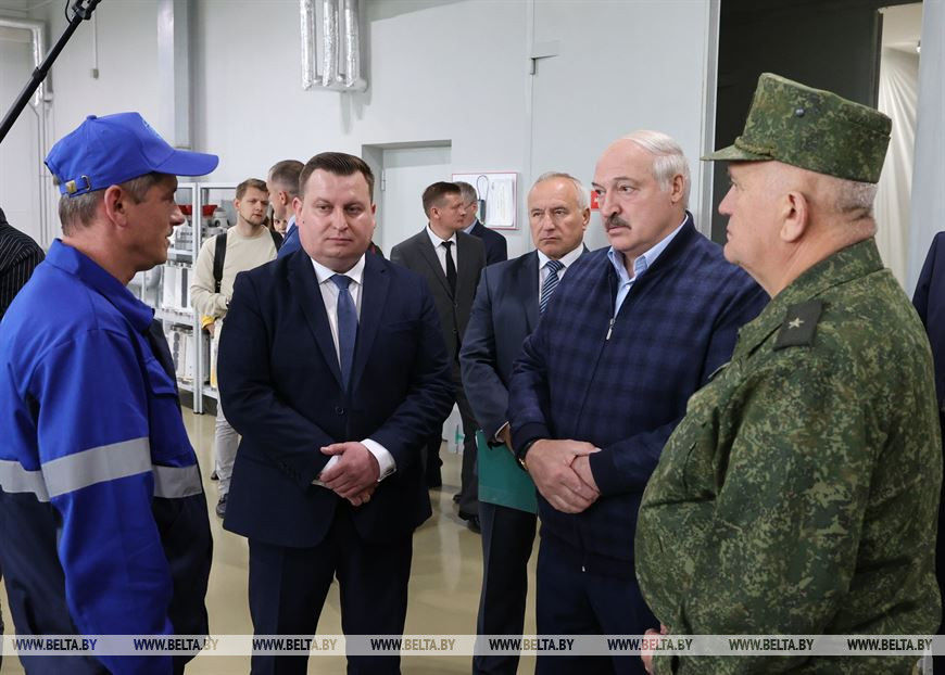 Лукашенко считает, что нужно обучать население Беларуси обращению с оружием. 