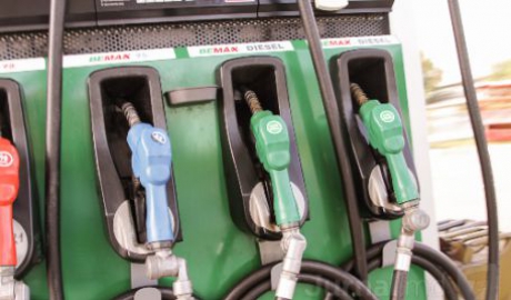 Noi ieftiniri în staţiile PECO. O companie petrolieră a micşorat preţul benzinei cu 40 de bani şi cel al motorinei cu 45 de bani.
