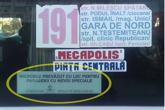 Microbuze de rută pentru persoane cu dizabilități, pe străzile din capitală. Foto: politik.md