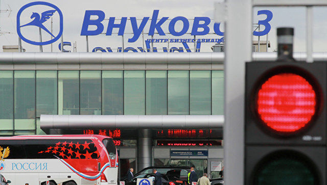 Пассажирский самолет Boeing 737-500 совершил экстренную посадку в московском аэропорту Внуково.