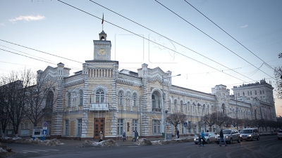 Potrivit lui, Primăria a executat întocmai hotărârile judecătorești care le permiteau persoanelor menționate să beneficieze de locuințe.