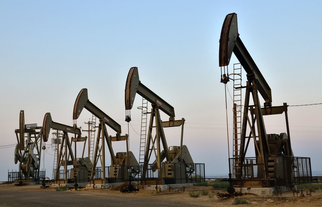 Нефть дешевеет из-за неопределенности относительно экономического роста Китая.