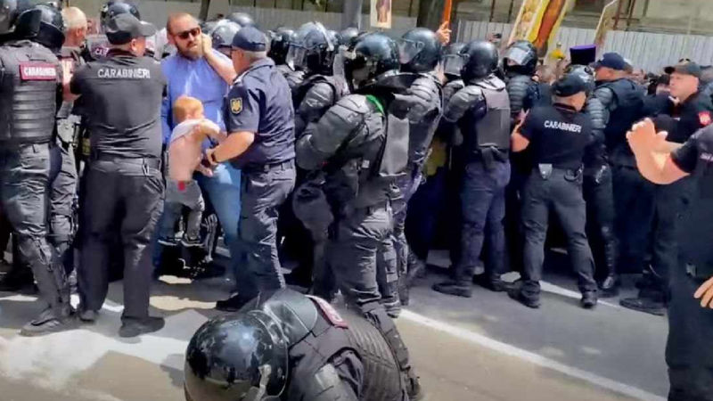 IGP, despre altercațiile din Capitală: Bărbatul a implicat un copil în acțiunea sa, punându-i în pericol siguranța.