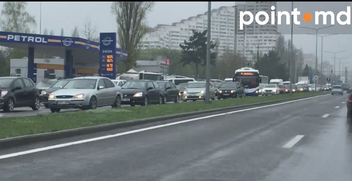 Авария на ул. Дачия парализовала движение транспорта.
