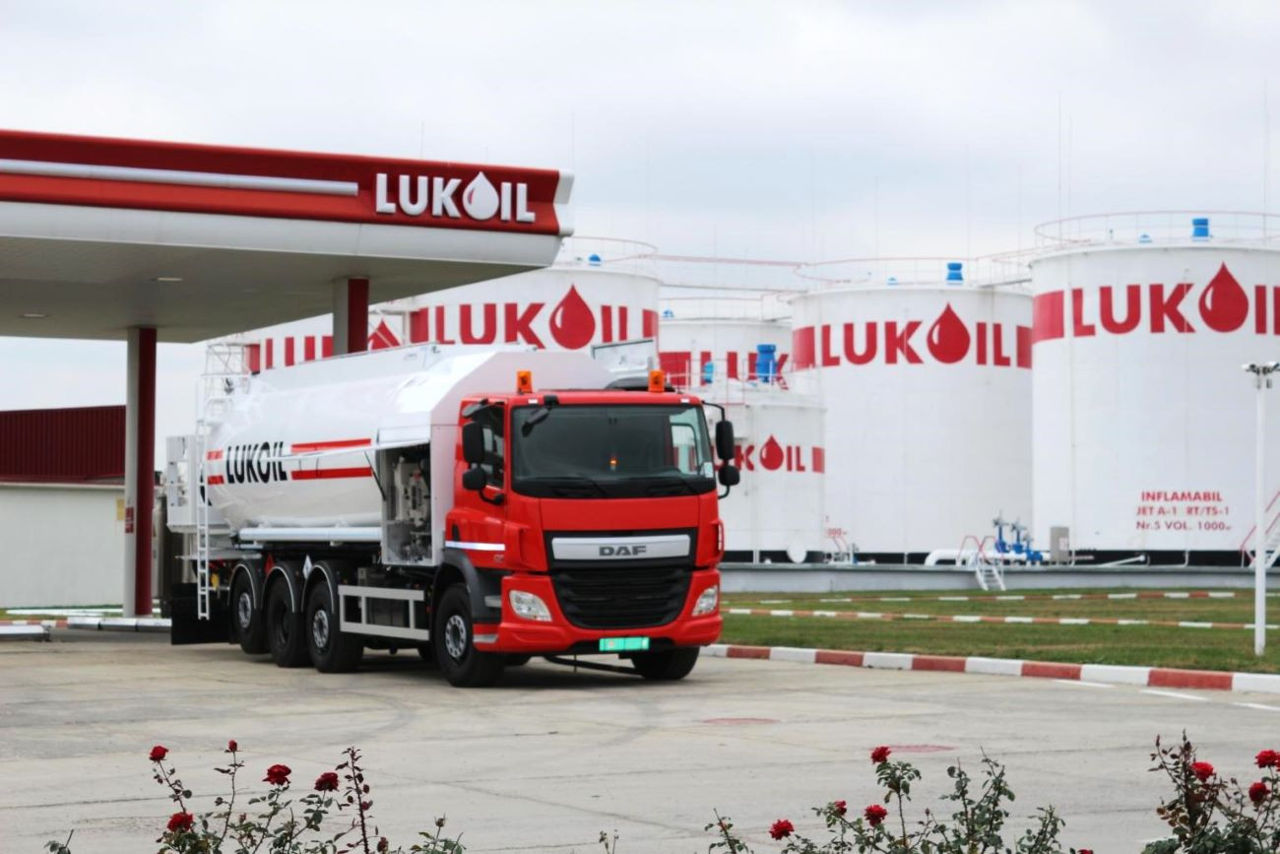 Государство берет под контроль нефтяную инфраструктуру аэропорта.