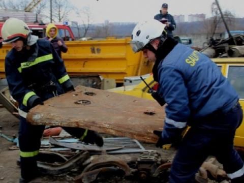 Căușeni: Tânăr descarcerat dintr-un camion accidentat