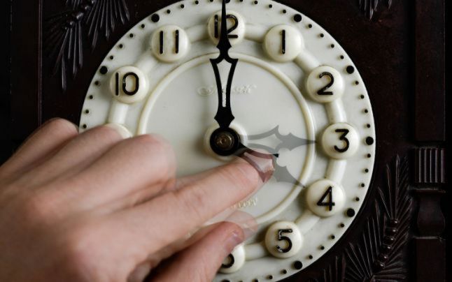 Astăzi trecem la ora de iarnă. Ceasurile se mută cu o oră în urmă