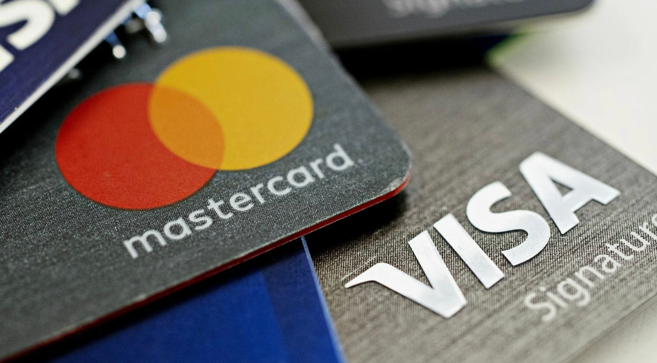 Турецкие власти начали антимонопольную проверку Visa и Mastercard.