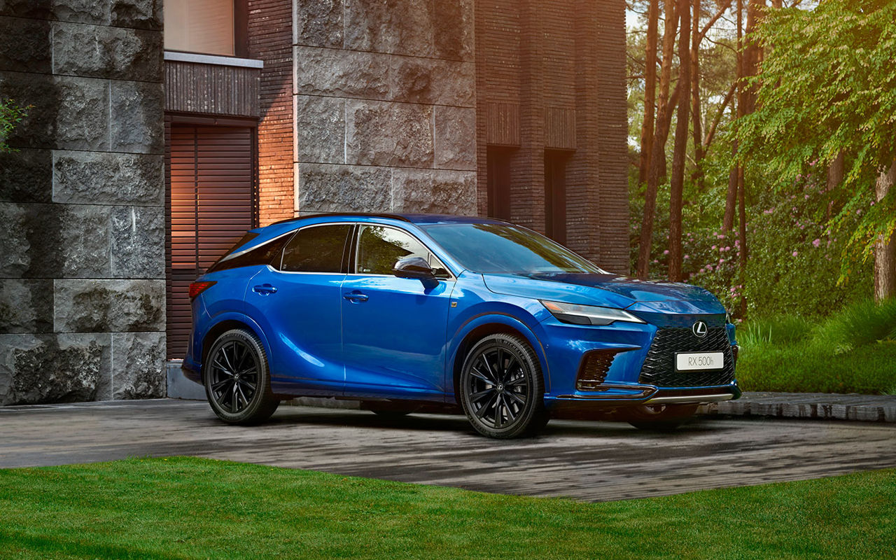Lexus представил новое поколение кроссовера RX.