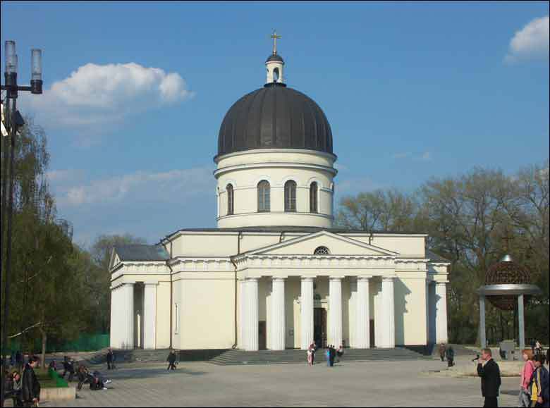 Службу провел митрополит Кишиневский и всея Молдовы Владимир. Фото: monument.sit.md.
