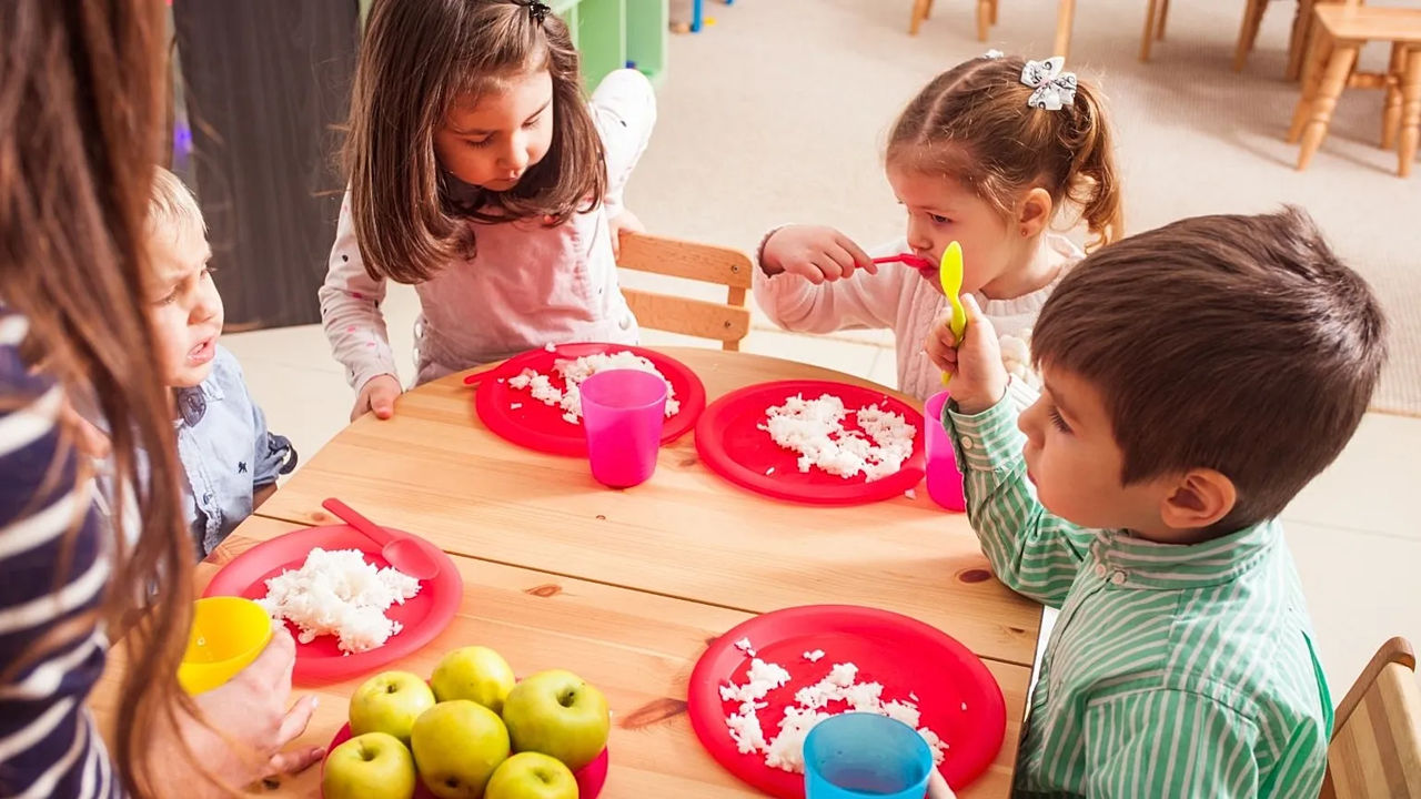 Исследование: Стресс родителей может играть ключевую роль в ожирении детей.