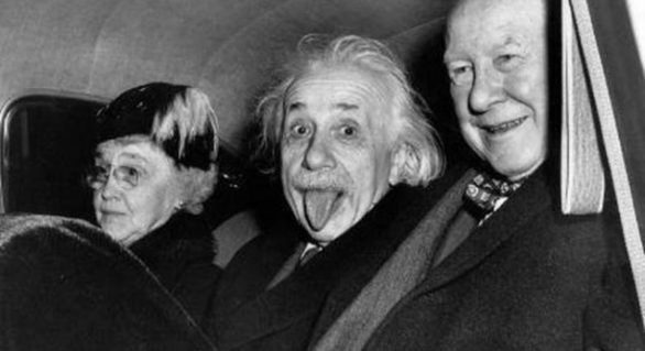 Povestea celebrei fotografii în care Einstein apare cu limba scoasă