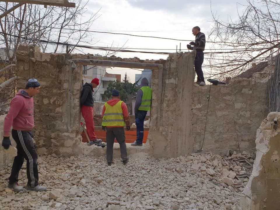В столице продолжают демонтировать незаконные конструкции.