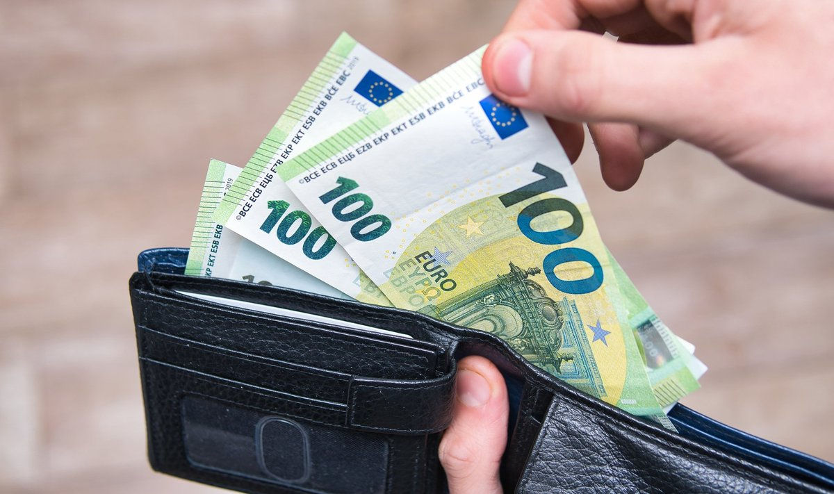 În lume crește decalajul salarial: Conducerea „se desprinde de realitatea” angajaților.