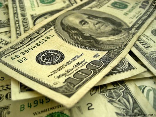 Banii pretinşi au fost transmişi inspectorului de către directorul întreprinderii, care a fost reţinut în flagrant delict.