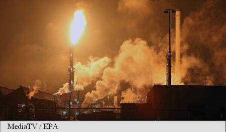  Incendiu uriaş la cea mai mare rafinărie din Europa. Foto: Agerpres