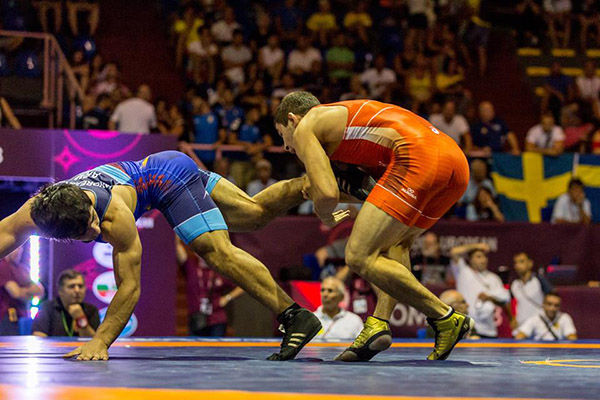 Двое борцов свободного стиля вышли в финал Чемпионата Европы среди молодежи, который проходит в Риме.