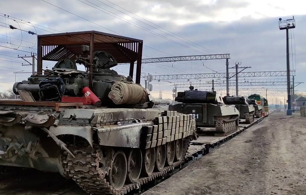 Латвия приостановила железнодорожный транзит военных грузов Белоруссии.