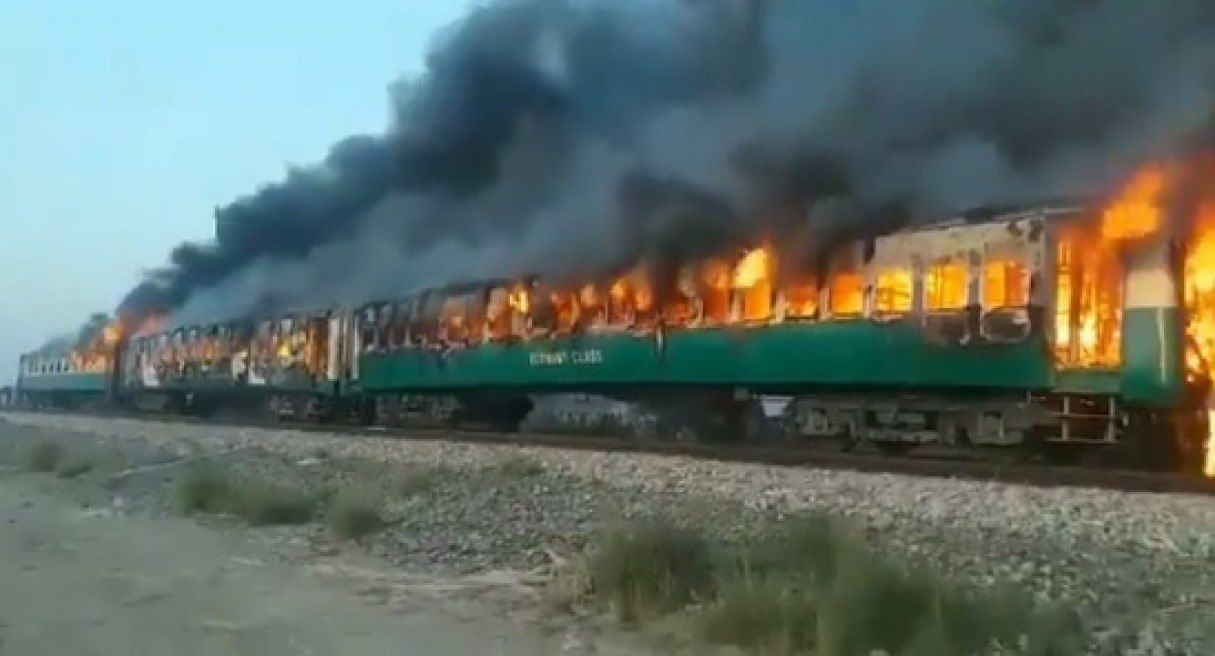 Погибли по меньшей мере 62 человека, еще 15 пострадали..