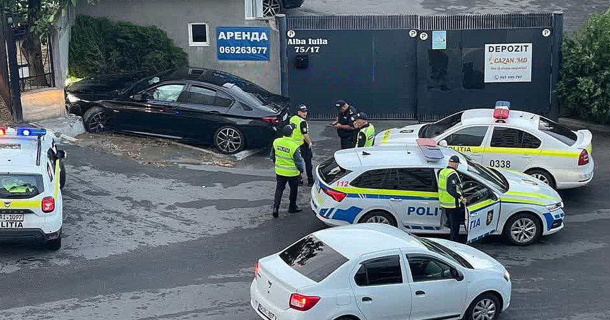На Буюканах водитель врезался в забор и покинул место ДТП.