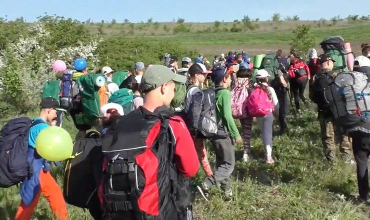 Сегодня утром группа в полном снаряжении прошла заключительный этап похода. 