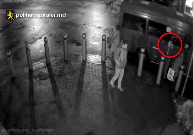 В столице ищут мужчину, обокравшего пассажирку маршрутки.