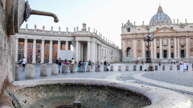 Vaticanul își închide fântânile pentru a face economie de apă. 