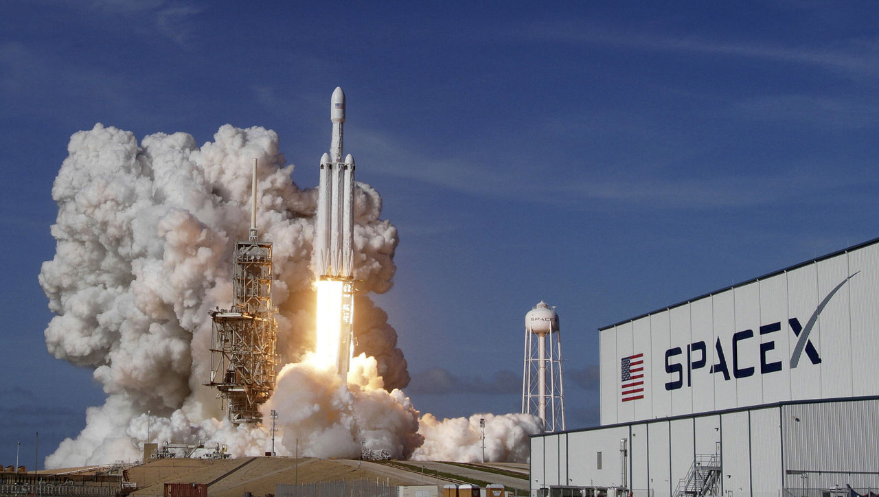 SpaceX запустила ракету со спутником связи компании Eutelsat.