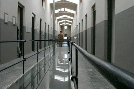 Поиском преступников занимаются около 800 полицейских и спецагентов.