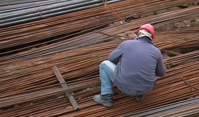 Работы завершены на 70% - были возведены три жилых блока и крыша.