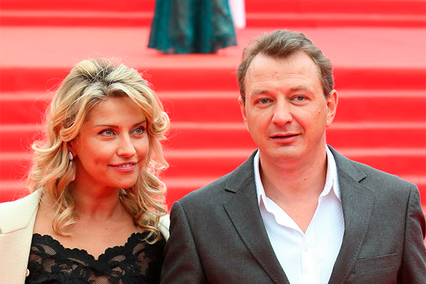 Сейчас пострадавшая находится дома у родителей.
