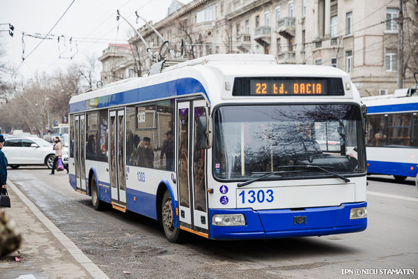 Pe perioada sărbătorilor de iarnă, pe străzile Capitalei circulă mai puține troleibuze și autobuze.
