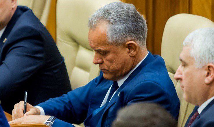 Парламент одобрил отставку Плахотнюка с должности депутата.