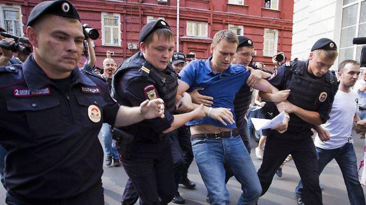 Poliția rusă l-a reținut la Moscova pe opozantul Alexei Navalnîi