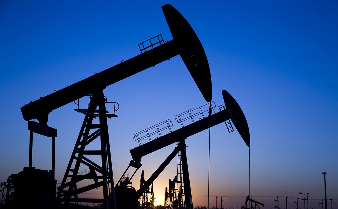 Rezervele mondiale de petrol scad într-un ritm record.