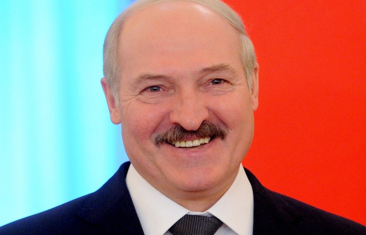 Президент Белоруссии Александр Лукашенко заявляет о готовности принять украинцев.