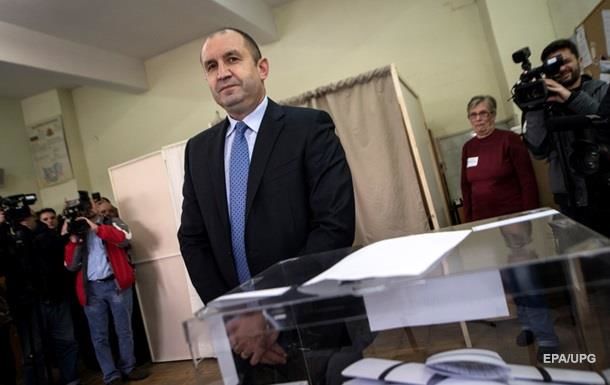 Candidatul socialist Rumen Radev a obținut cele mai multe voturi în primul tur al alegerilor prezidențiale din Bulgaria.