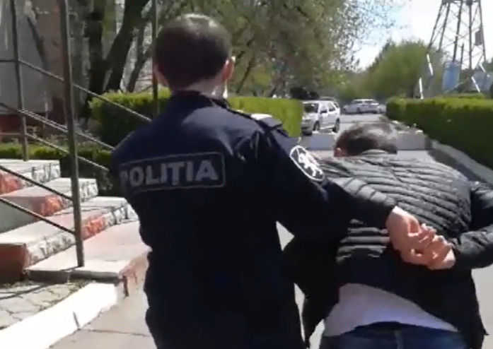 В Кишиневе задержали подозреваемого в серии краж из автомобилей .
