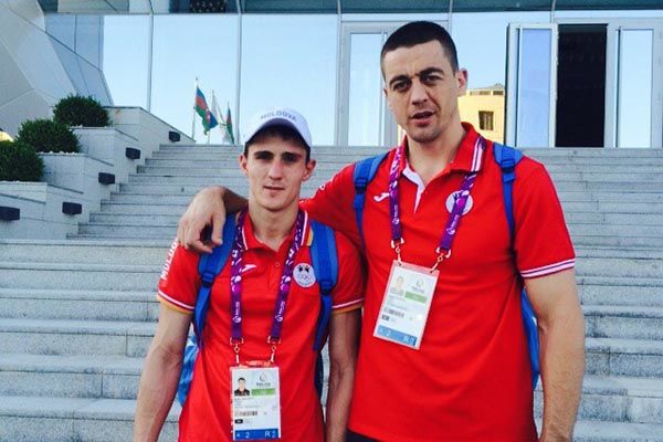 Боксеры Алексей Заватин и Думитру Галогоц поднялись на подиум победителей.