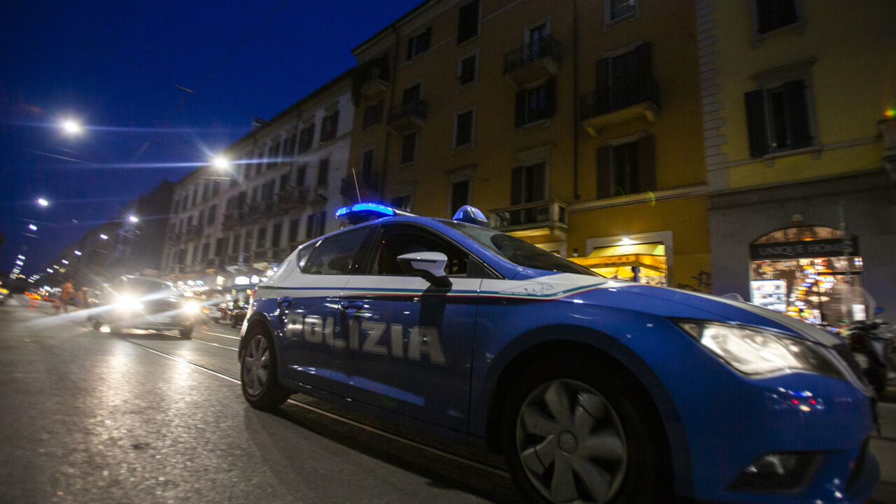 В Италии молдаванин пытался украсть драгоценности и дизайнерские ковры из магазина.