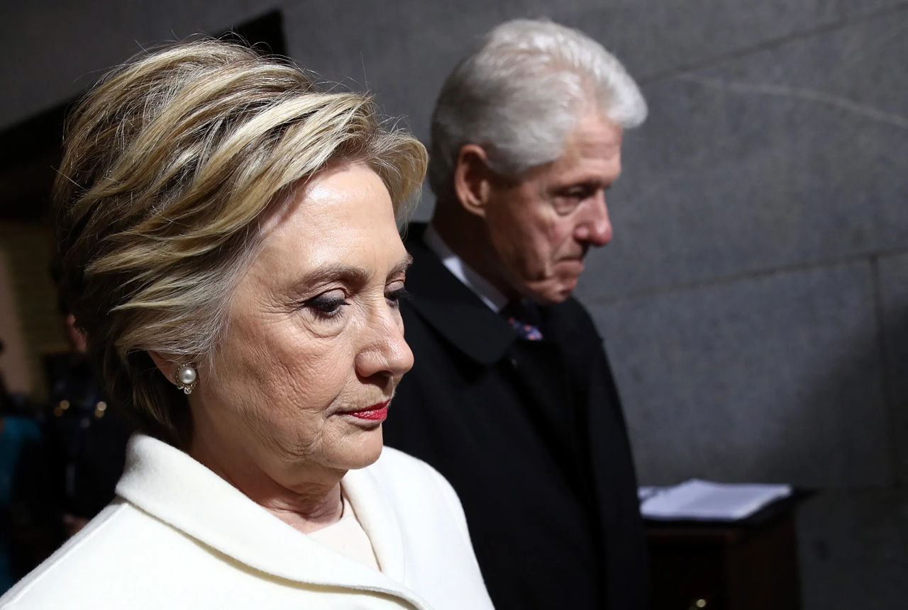 Congresul SUA intenționează să interogheze soții Clinton în cazul Epstein.