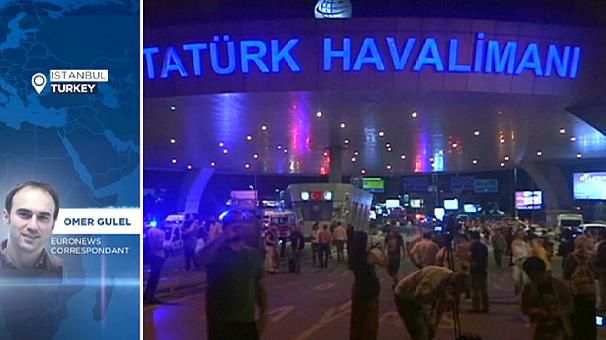 Корреспондент euronews Омер Гюлель оказался в аэропорту имени Ата-Тюрка в момент нападения.