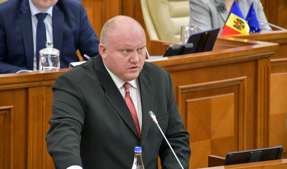 Боля напомнил депутатам ПДС, что сегодня День Конституции.