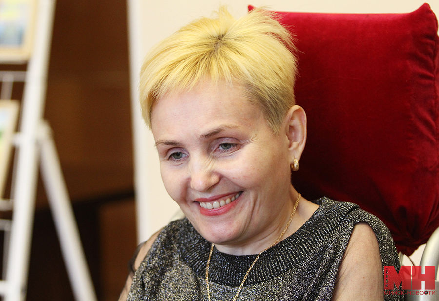 Любовь одна воспитывает дочь. Ее муж ушел из жизни два года назад, но женщина справилась с горем и нашла в себе силы творить дальше. 